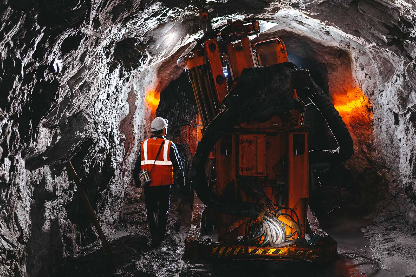 Resilient and powerful website design representing the dynamic and industrial nature of a mining company